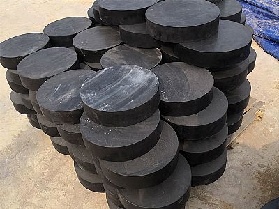 新津区板式橡胶支座由若干层橡胶片与薄钢板经加压硫化